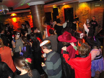 Panorámica de la sala Cubic en un momento de la fiesta.