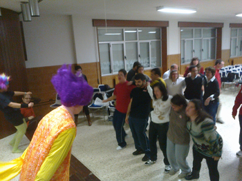 Momento de fiesta al acertar la identidad de King África.