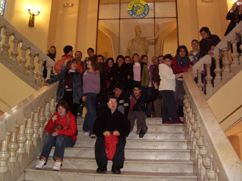 En las escaleras de acceso a las salas de exposiciones del Círculo de Bellas Artes.