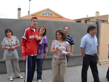 Llegada de los padres que nos ayudaron en el transporte.