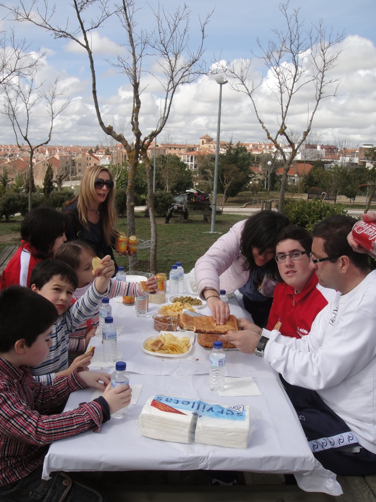 Invitados por el Ayto. a un rico aperitivo.