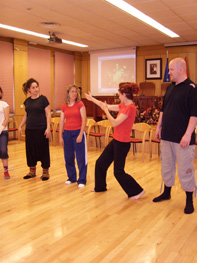 Denámica de presentación de los asistentes al curso de danza.