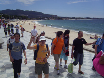 Momento de la llegada a la Playa de Samil, en Vigo.