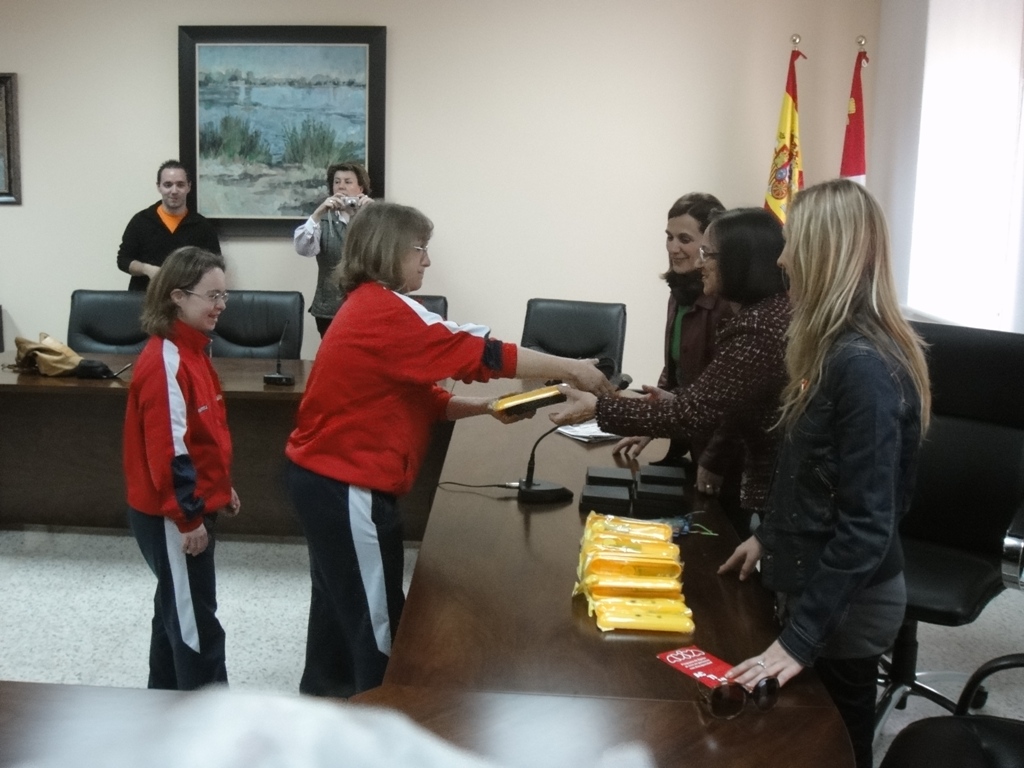 Entrega de regalos y obsequios por parte de la Alcaldesa de Cabrizos.