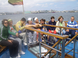 Momento del viaje en Barco por la Costa de La Coruña