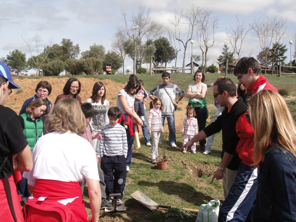 Uno de los grupos en el momento de la plantación