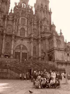 Grupo en la Plaza de Obradoiro en Santiago de Compostela