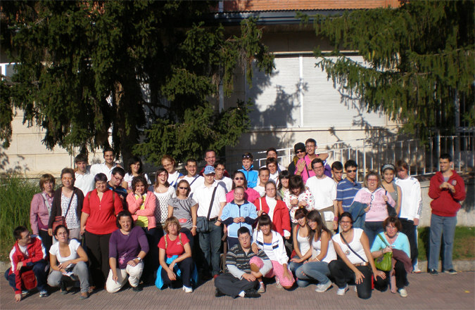 Grupo de participantes el primer día en el club de encuentro.