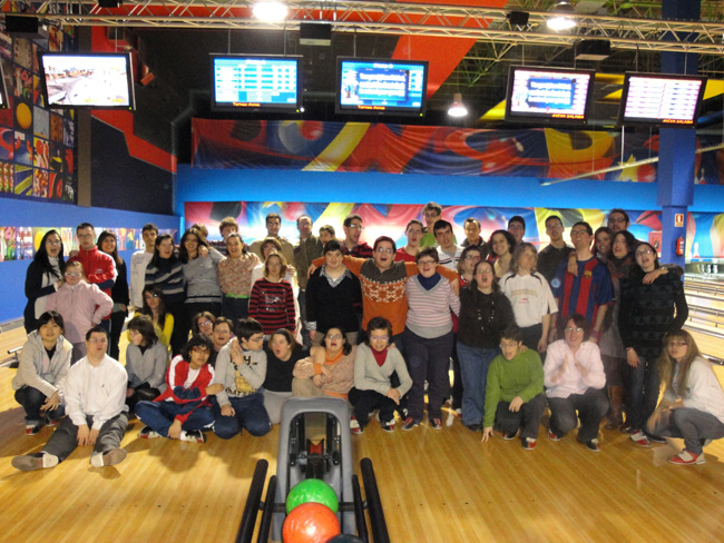 Foto de grupo en la bolera Star Bowl