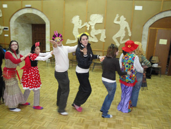 Danza de despedida con lanzamiento de besos incluidos.