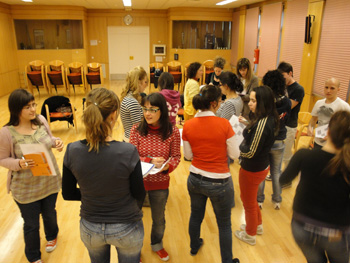 Momento del curso de interacción entre los participantes.