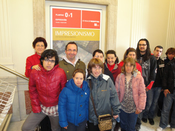 A la entrada del museo en Madrid.