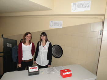 Las últimas entradas se vendieron a la puerta del Colegio momentos antes de comenzar.