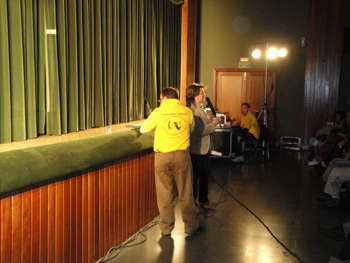 Momento de la presentación del grupo y de la obra.