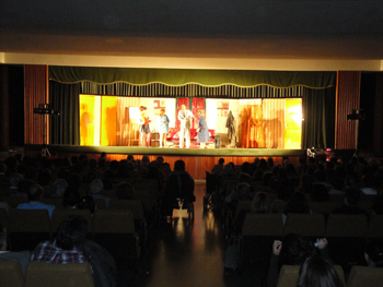 Panorámica del teatro desde el centro del salón.