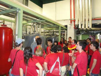 La visita continuó por la sala de maquinas y control de energía del edificio.