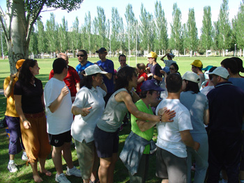 Jovenes bailando el chipi-chipi