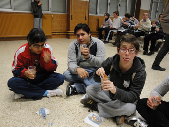 Momento de encuentro y comentarios sobre el chocolate y otros temas.