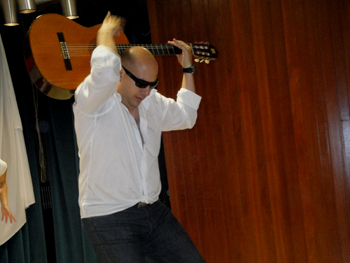 Peret en uno de los mejores punteos de guitarra a lo flamenco.