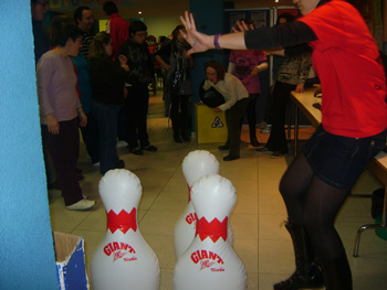 Momento de tiro en el juego de los bolos gigantes