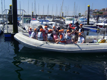 El segundo de los barcos que transportó a los artistas a Sanxenxo.