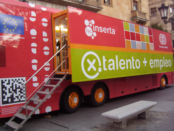 Fotografía panorámica del bus "Por Talento".