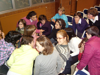 Momento de reflexión grupal del equipo de las chicas.