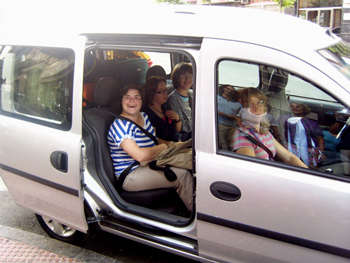 Coche completo, comienza la aventura.