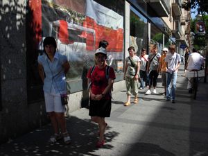 Grupo por las calles de Salamanca en la actividad "conozco mi ciudad"