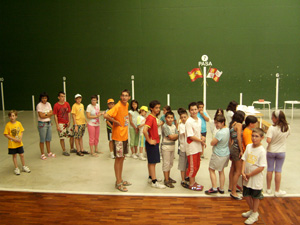 Participando en el taller de teatro y música de la Semicolonia de los Villares de la Reina.