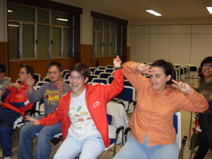 Momento de alegría y baile con la banda sonora del programa "BlaClubBla"