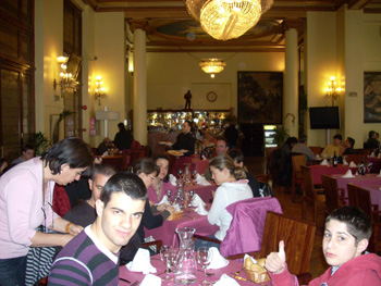 Momento de la Comida en el Restaurante del Círculo de Bellas Artes.