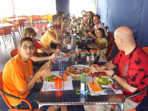 Comida en el "Pizzapizza" de los Villares de la Reina, buena comida italiana para una mañana muy completita.