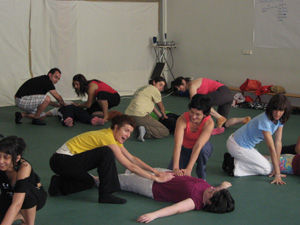 Alumnos del Congreso Internacinal de Danza y Expresión durante una clase.