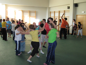 Alumnos del Congreso Internacinal de Danza y Expresión durante una clase.