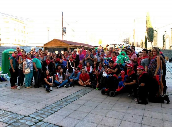 AVIVA- Foto de familia en la Plaza de San Román