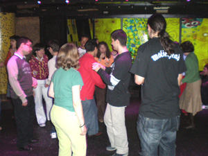 Participantes bailando en la discoteca Klimt Galery