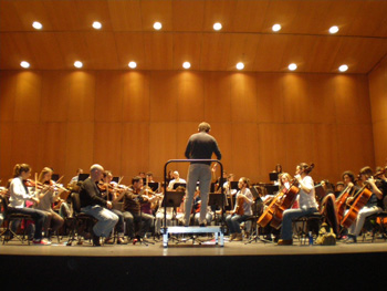 Momento del ensayo, panorámica de la Joven Orquesta Sinfónica.