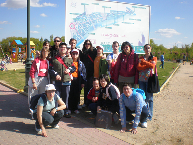 Grupo de jóvenes al llegar al parche de Huerta Otea.