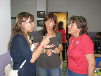 De izquierda a derecha: Gozo Merino, Elena (la directora de la Academia ECI) y Marivi (Presidente de AVIVA)