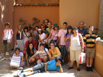 Foto de grupo con la guía y monitora del Museo.