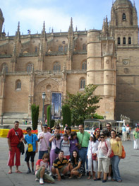 Frente a la Catedral, tras la visita cultural.