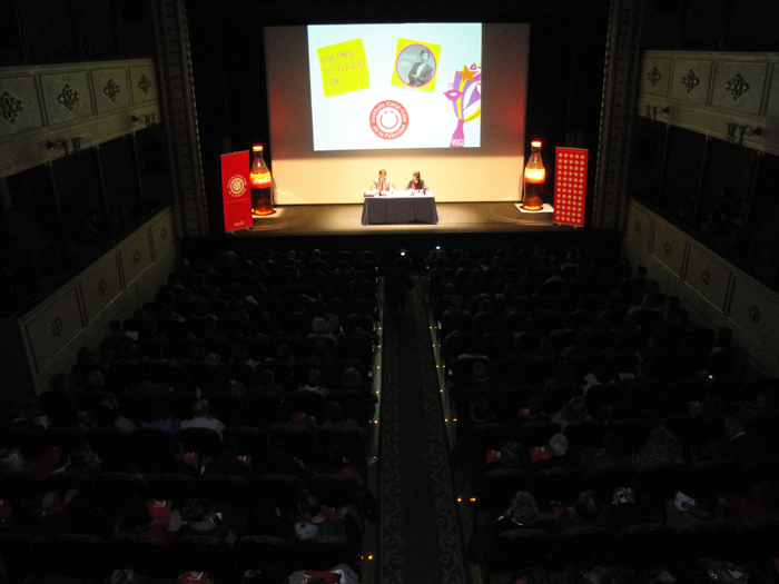 Panorámica del Teatro Liceo mientras la conferencia.