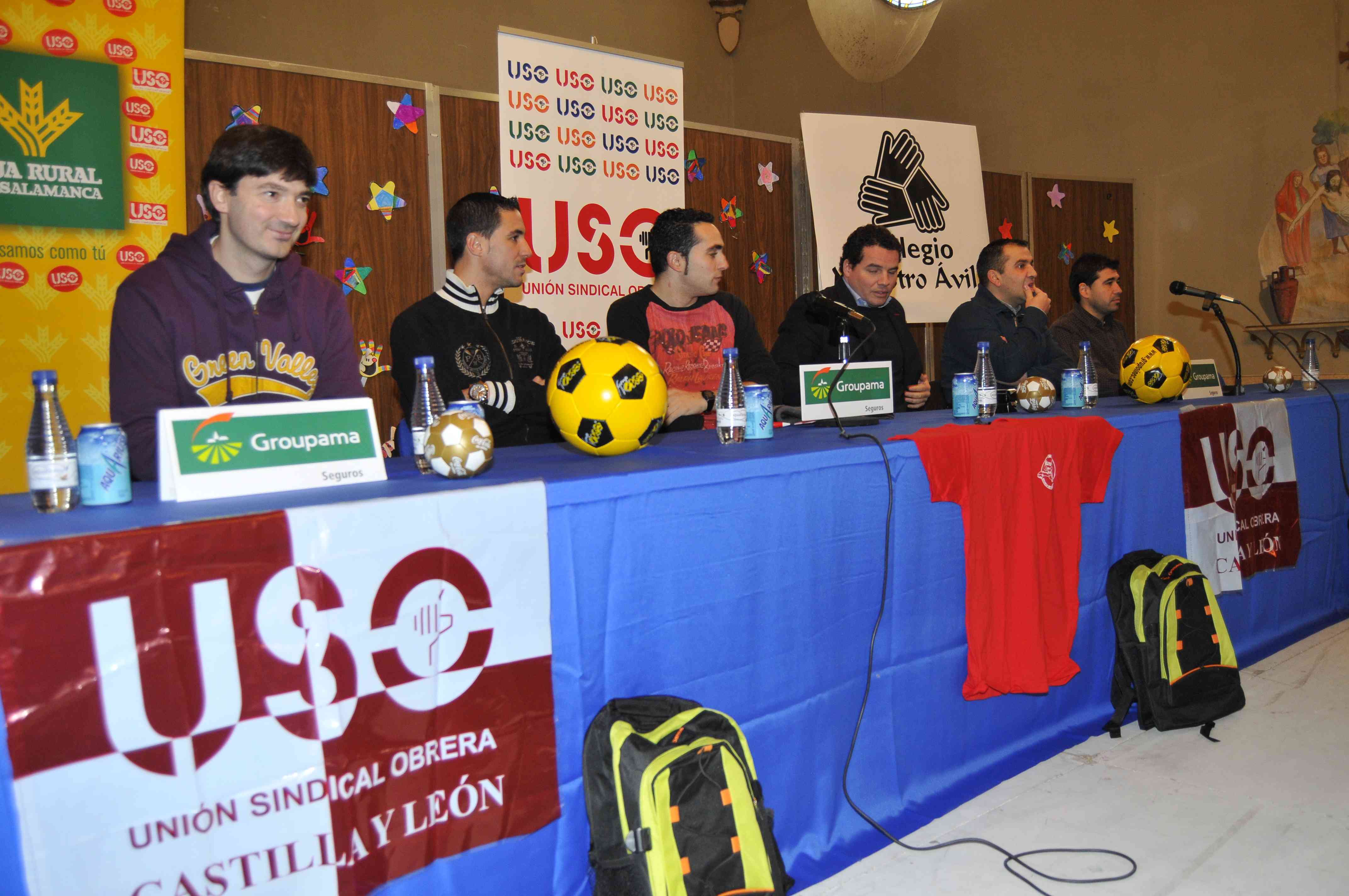 Deportistas en la conferencia en el Colegio Maestro Ávila