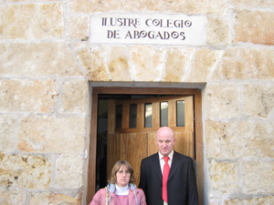 Llegada al Colegio de abogados.