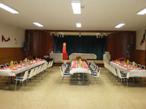 Panorámica del salón donde se celebró el Cotillón antes del comienzo.