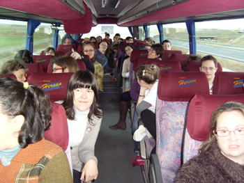 El grupo de AVIVA en el autobús camino de Madrid.