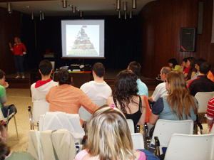 Un momento de la exposición de Ángela.