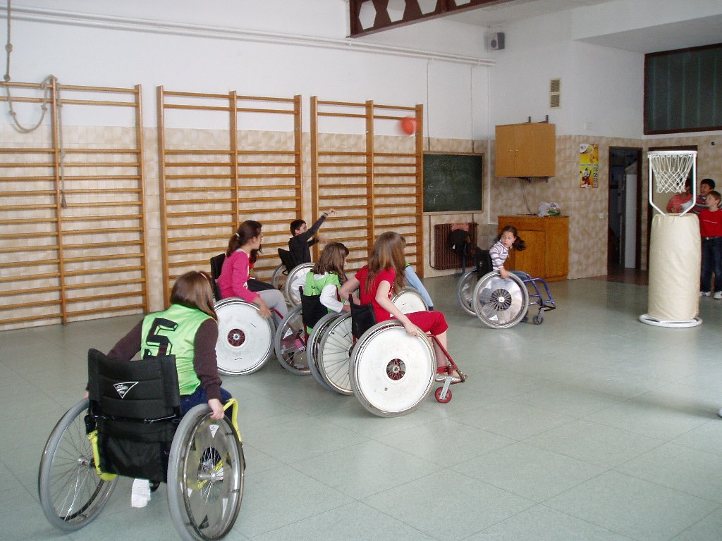 Baloncesto en silla de ruedas Colegio Siervas de San Jose Salamanca