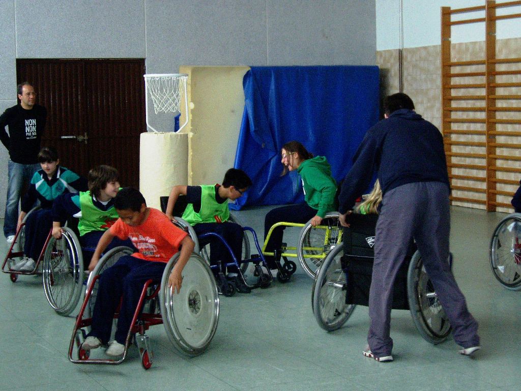 Baloncesto en silla de ruedas Colegio Siervas de San Jose Salamanca